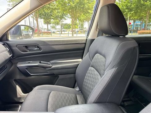 Used 2025 Nissan Pathfinder SV FWD image 22