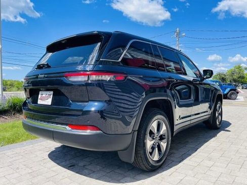 Used 2022 Jeep Grand Cherokee Limited 4xe w/ Luxury Tech Group II AWD/4WD image 5