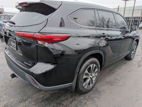 Certified 2022 Toyota Highlander XLE image 7