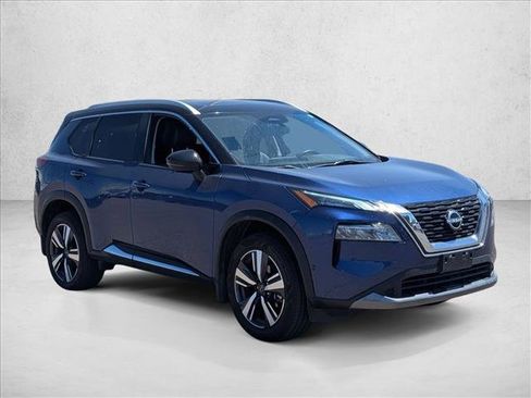 Used 2023 Nissan Rogue SL w/ SL Premium Package FWD image 3