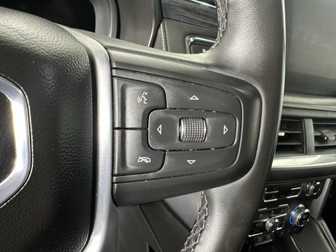 Used 2023 GMC Yukon XL SLT RWD image 16