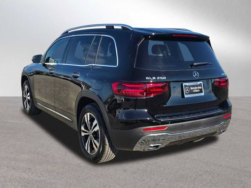 Used 2025 Mercedes-Benz GLB 250 4MATIC image 5
