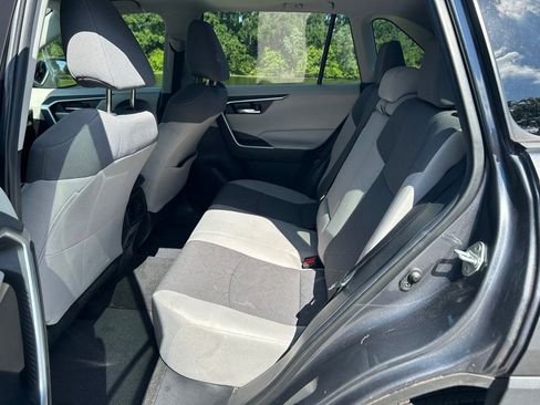 Used 2020 Toyota RAV4 XLE w/ Convenience Package FWD image 14