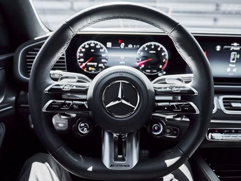 Used 2025 Mercedes-Benz GLS 63 AMG 4MATIC image 59
