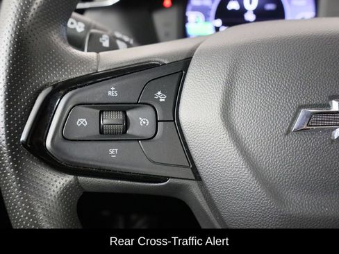 Used 2022 Chevrolet Bolt EUV LT w/ Driver Confidence Package image 8