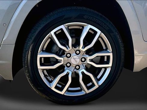 Used 2023 GMC Terrain Denali w/ Denali Premium Package AWD/4WD image 8