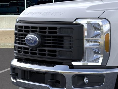 New 2026 Ford F250 XL w/ XL Chrome Package image 17