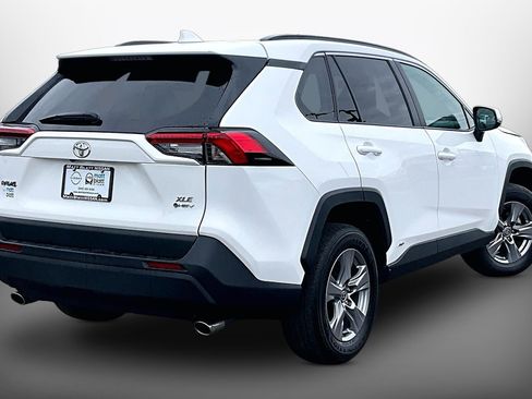 Used 2025 Toyota RAV4 XLE AWD/4WD image 12