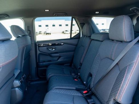 Used 2025 Honda Pilot Sport image 16