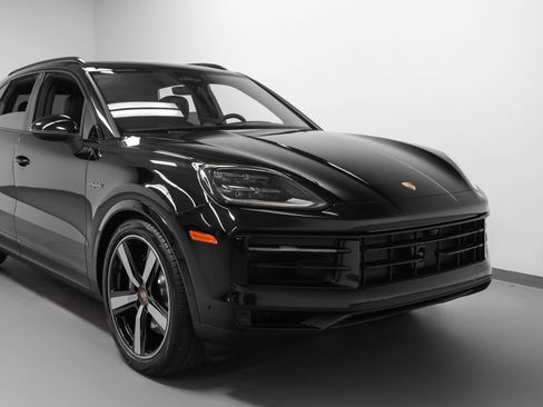 New 2026 Porsche Cayenne S AWD/4WD image 9