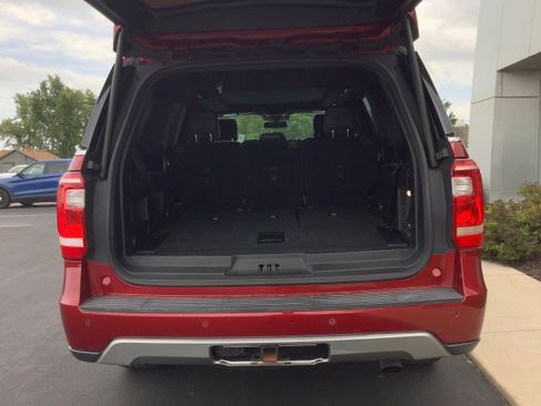 Used 2019 Ford Expedition XLT w/ Equipment Group 202A AWD/4WD image 7