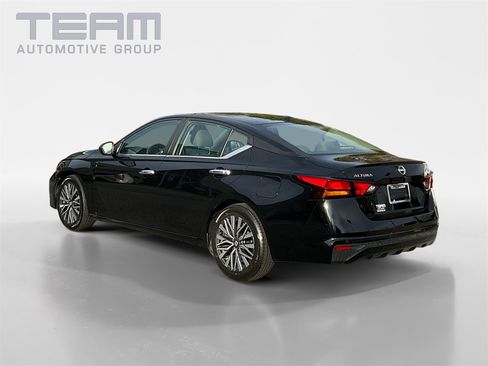 Used 2023 Nissan Altima 2.5 SV image 5
