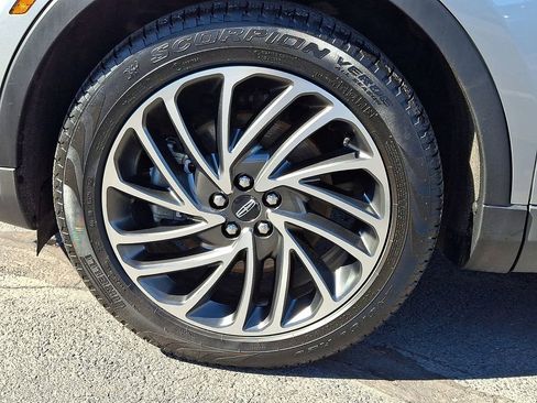 Certified 2020 Lincoln Nautilus Reserve image 8