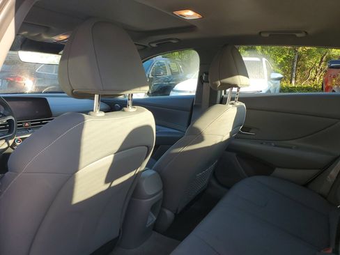 Used 2025 Hyundai Elantra SEL FWD image 9