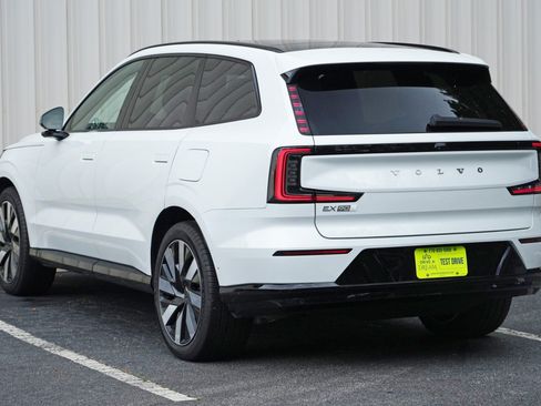 Used 2025 Volvo EX90 Ultra AWD/4WD image 48