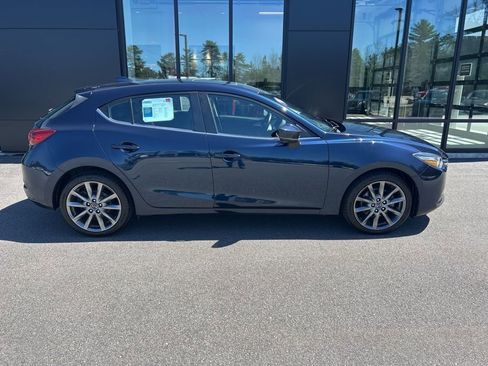 Used 2018 MAZDA MAZDA3 Touring FWD image 3