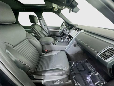 Used 2024 Land Rover Discovery Dynamic SE image 31
