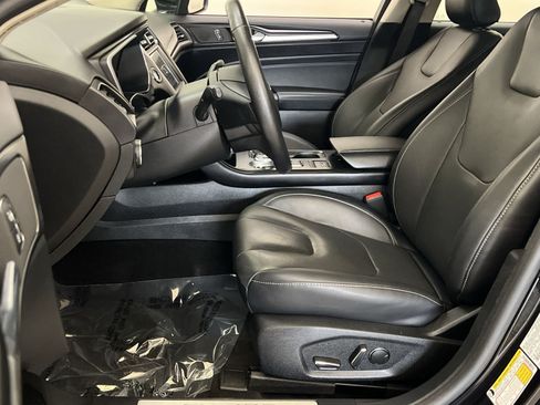 Used 2019 Ford Fusion Energi Titanium FWD image 12
