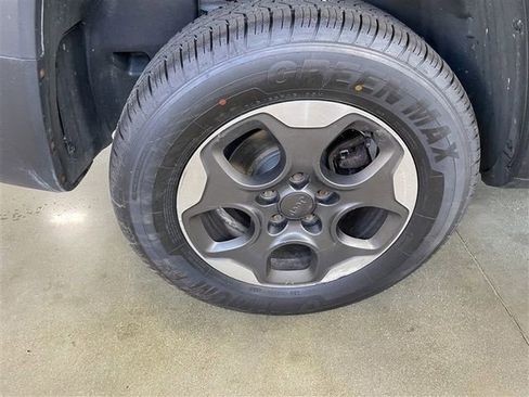 Used 2018 Jeep Renegade Sport w/ Power & Air Group image 10