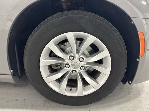 Used 2019 Chrysler 300 Touring RWD image 60