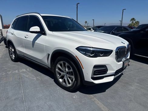 Used 2022 BMW X5 xDrive40i w/ Parking Assistance Package AWD/4WD image 3