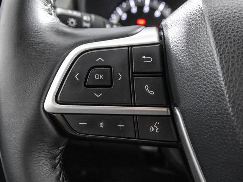 Used 2022 Toyota Highlander LE AWD/4WD image 25