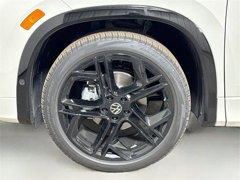 New 2026 Volkswagen Tiguan SE R-Line image 18