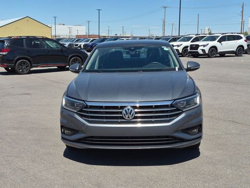 Used 2019 Volkswagen Jetta SEL Premium FWD image 9