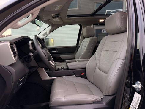 Used 2024 Toyota Sequoia Limited AWD/4WD image 31