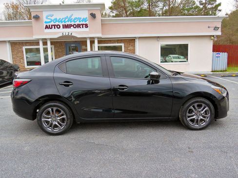 Used 2019 Toyota Yaris LE image 6