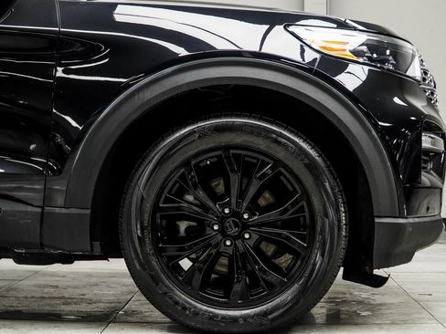 Used 2022 Ford Explorer Limited w/ Equipment Group 301A image 9