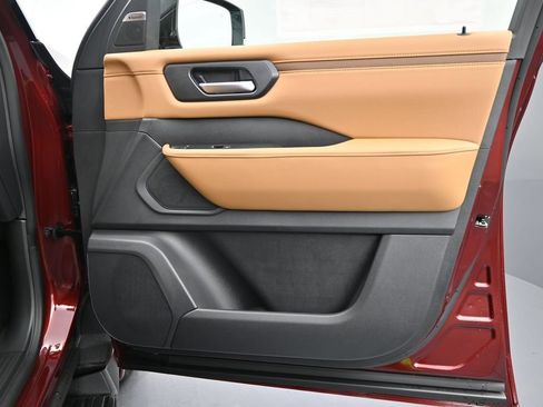 New 2026 Nissan Armada SL w/ Captain's Chari Seat Package RWD image 8
