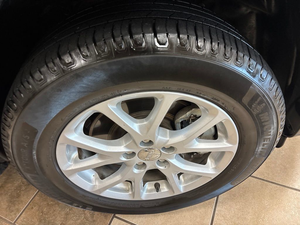 Used 2021 Jeep Cherokee Latitude Lux w/ Comfort/Convenience Group AWD/4WD image 37