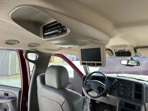 Used 2004 Chevrolet Suburban LT w/ Preferred Equipment Group image 18