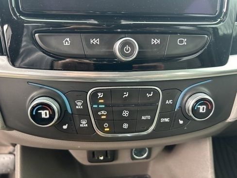 Used 2020 Chevrolet Traverse LT image 10