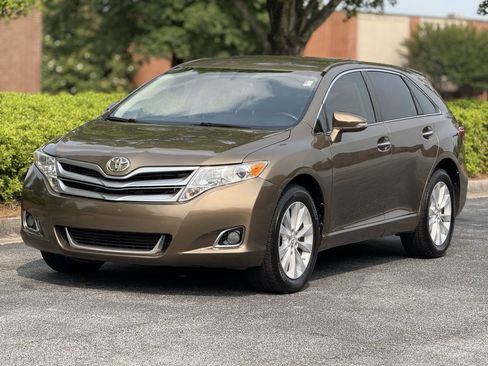 Used 2014 Toyota Venza XLE FWD image 2