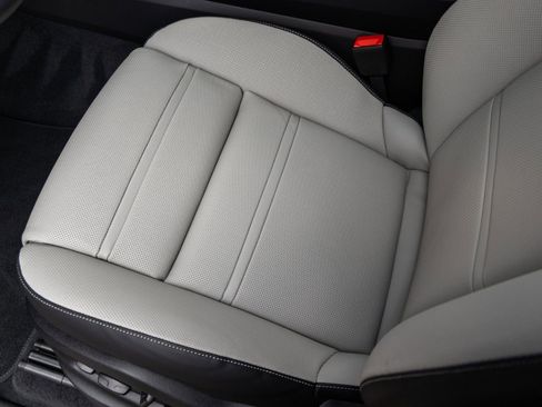 Certified 2026 Porsche Cayenne Coupe image 26