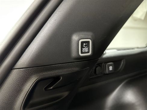 Used 2023 Jeep Grand Cherokee Limited image 29