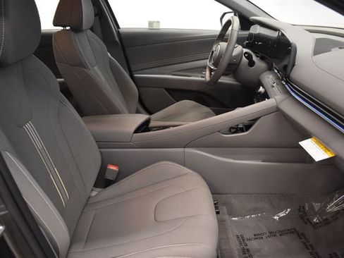 Used 2025 Hyundai Elantra SEL FWD image 19