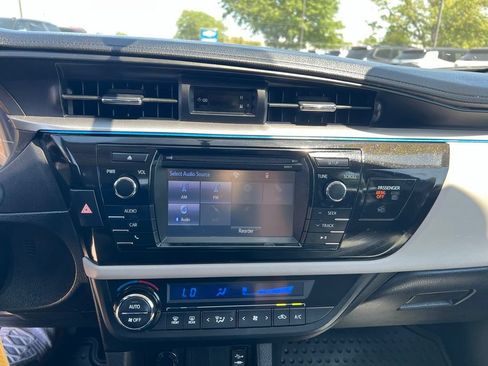 Used 2016 Toyota Corolla LE FWD image 34