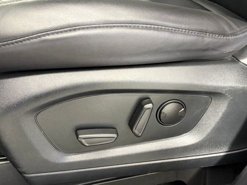 Used 2022 Ford Explorer XLT w/ Equipment Group 202A AWD/4WD image 26