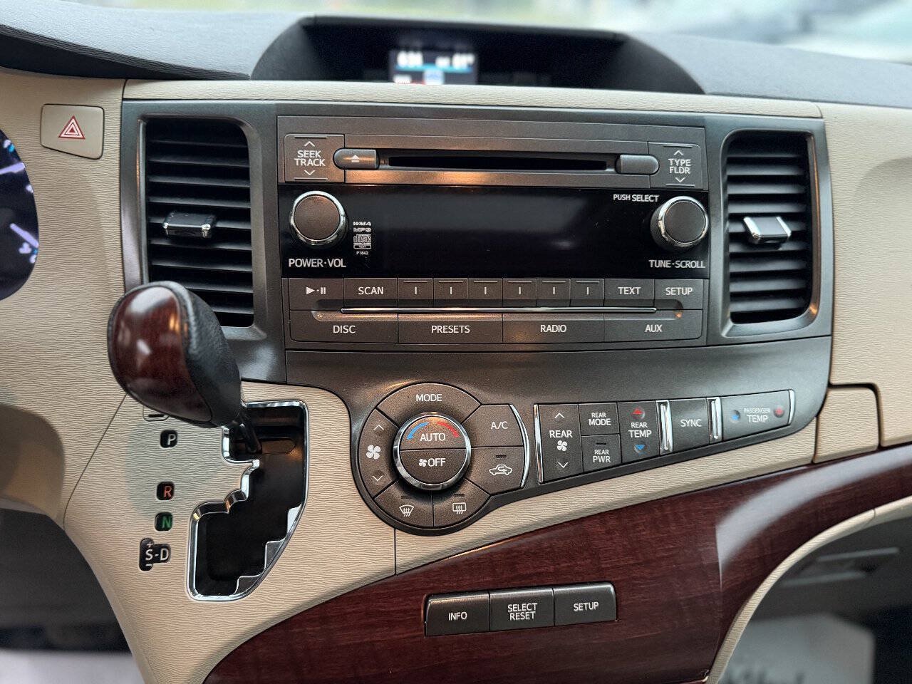 Used 2011 Toyota Sienna XLE FWD image 13