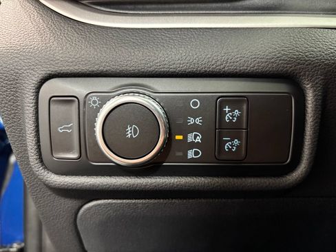 Used 2022 Ford Explorer XLT w/ Equipment Group 202A AWD/4WD image 25