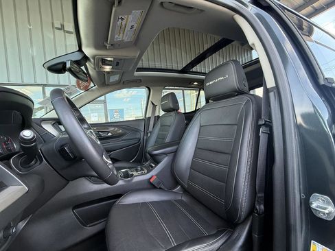 Used 2022 GMC Terrain Denali w/ Denali Premium Package image 13