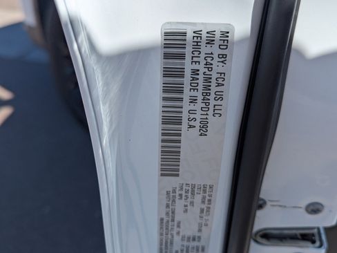 Used 2023 Jeep Cherokee Altitude Lux image 34