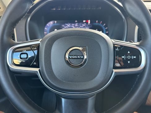 Certified 2025 Volvo XC90 B6 Plus image 28