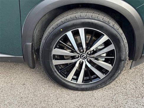 Used 2024 Nissan Pathfinder Platinum image 9