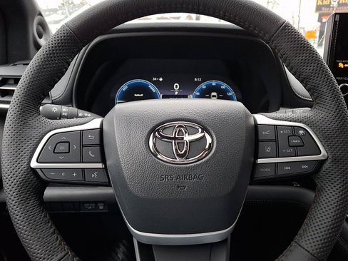 New 2026 Toyota Sienna Limited image 12