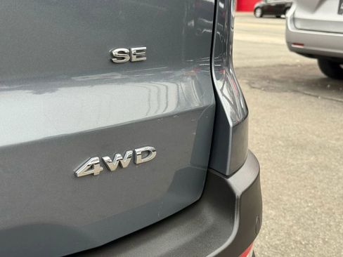 Used 2018 Ford EcoSport SE w/ SE Convenience Package image 6