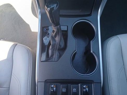 Used 2016 Toyota Camry XLE image 17